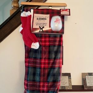 3 piece plush throw set with socks and wine cup